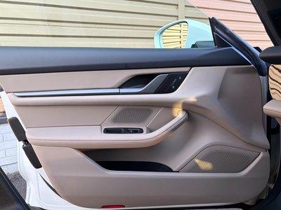 2025 Porsche TAYCAN thumbnail 23