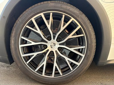 2025 Porsche TAYCAN photo 12