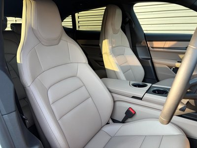 2025 Porsche TAYCAN thumbnail 20