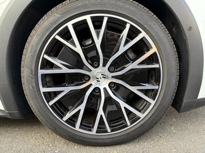 2025 Porsche TAYCAN photo 11