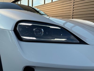 2025 Porsche TAYCAN photo 10