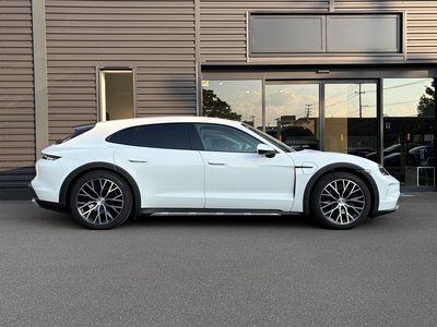 2025 Porsche TAYCAN photo 7