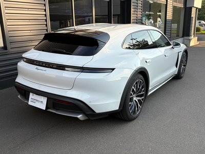 2025 Porsche TAYCAN photo 6