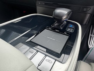 2018 Lexus LS photo 46