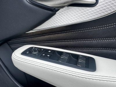 2018 Lexus LS photo 29