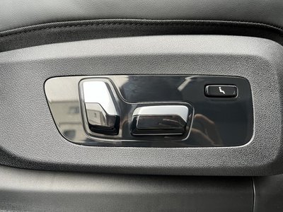2023 BMW X7 thumbnail 24