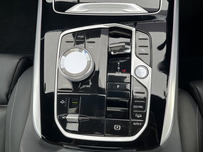 2023 BMW X7 photo 8