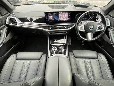 2023 BMW X7 photo 3