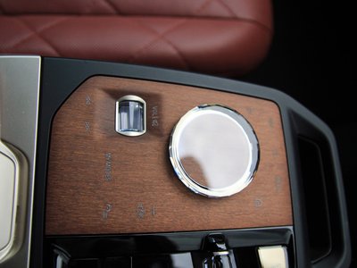 صورة 42 لـ 2023 BMW IX