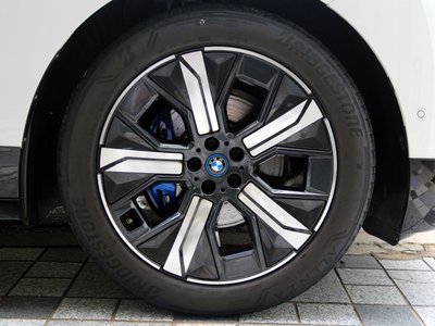 صورة 23 لـ 2023 BMW IX