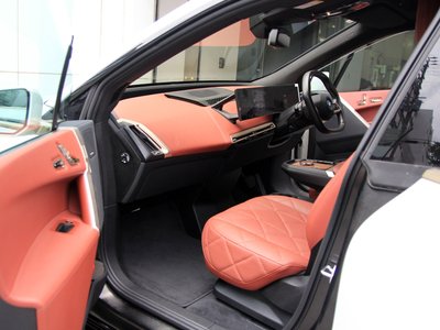 صورة 48 لـ 2023 BMW IX