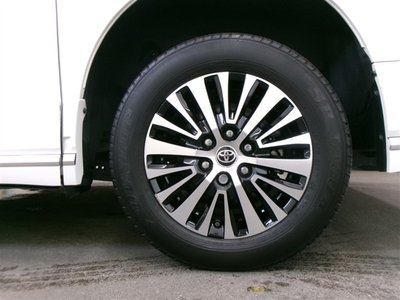 صورة 31 لـ 2023 Toyota GRAND ACE