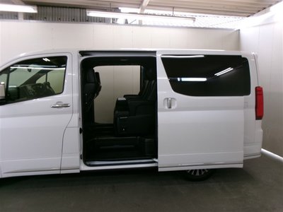 صورة 38 لـ 2023 Toyota GRAND ACE