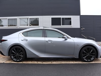 2023 Lexus IS photo 4