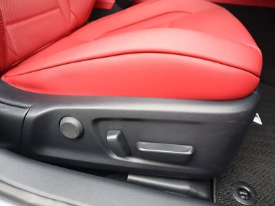 2023 Lexus IS thumbnail 36