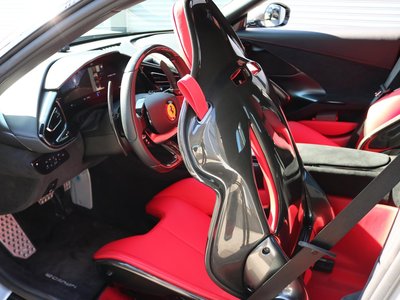 صورة 38 لـ 2025 Ferrari 12 CILINDRI
