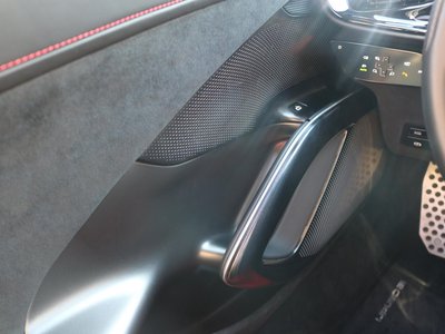 صورة 35 لـ 2025 Ferrari 12 CILINDRI