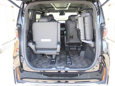 صورة 30 لـ 2023 Toyota VELLFIRE