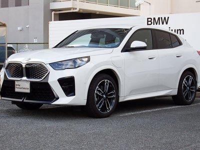 2026 BMW IX2 photo 4