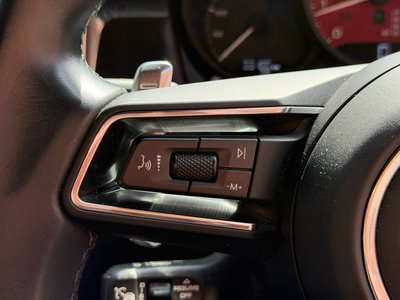 2023 Porsche MACAN thumbnail 37