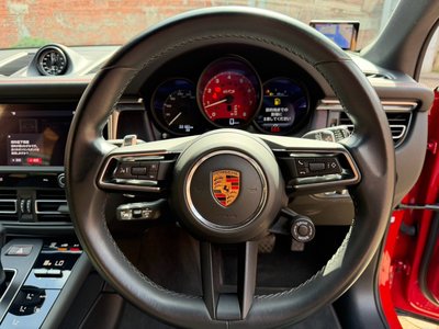2023 Porsche MACAN thumbnail 35