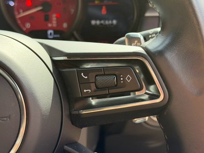 2023 Porsche MACAN thumbnail 36