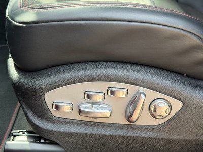 2023 Porsche MACAN thumbnail 57