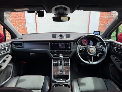 2023 Porsche MACAN thumbnail 61