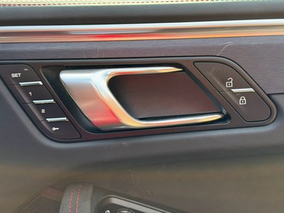 2023 Porsche MACAN thumbnail 27