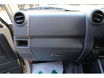 صورة 47 لـ 2025 Toyota LAND CRUISER 70