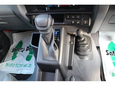 صورة 26 لـ 2025 Toyota LAND CRUISER 70