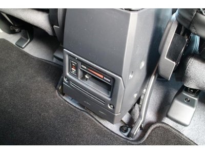 صورة 32 لـ 2025 Toyota LAND CRUISER 70