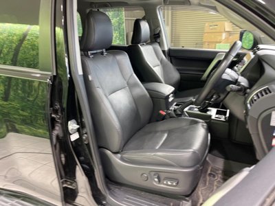 2023 Toyota LAND CRUISER PRADO photo 8