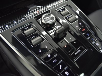 2025 Aston Martin DBX 照片 15