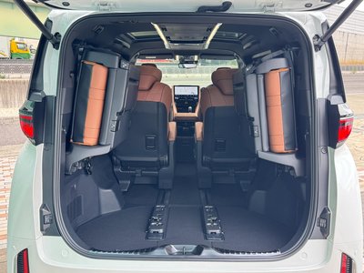 2025 Toyota VELLFIRE photo 30