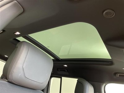 2023 LAND Rover DEFENDER photo 2