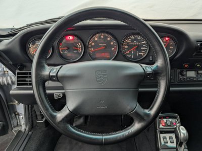 صورة 16 لـ 1995 Porsche 911