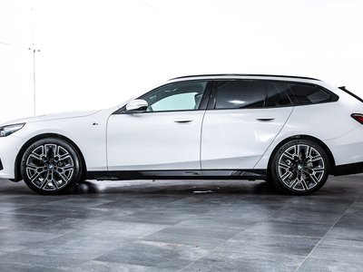 2025 BMW 5 SERIES TOURING 照片 12