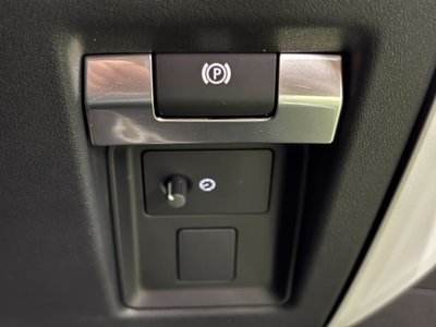 2023 LAND Rover DEFENDER thumbnail 32
