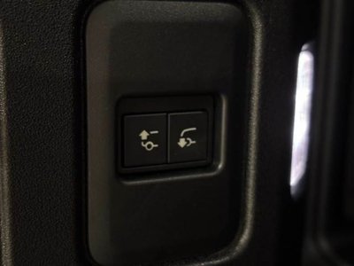 2023 LAND Rover DEFENDER photo 9