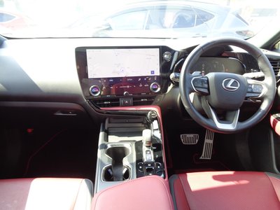 صورة 14 لـ 2025 Lexus NX