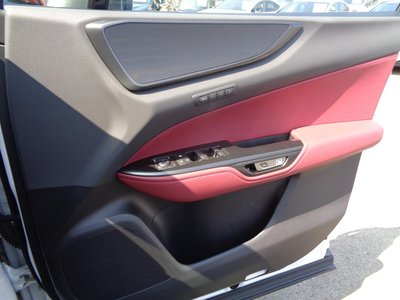 صورة 36 لـ 2025 Lexus NX