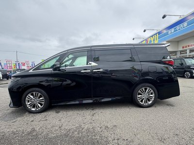 2025 Toyota ALPHARD photo 13