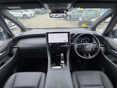 2025 Toyota ALPHARD photo 3