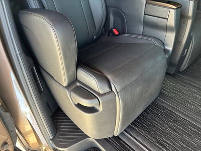 صورة 42 لـ 2023 Toyota ALPHARD