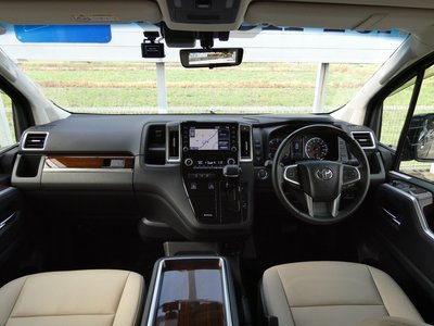صورة 2 لـ 2023 Toyota GRAND ACE
