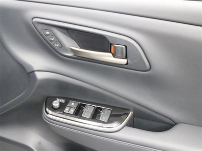 صورة 35 لـ 2025 Toyota CROWN ESTATE