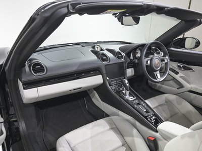 2023 Porsche 718 photo 15