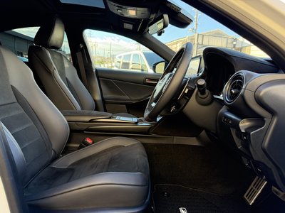 صورة مصغرة 48 لـ 2024 Lexus IS