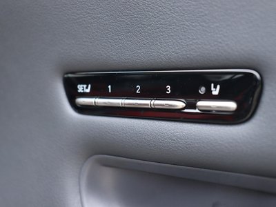 2021 Lexus LS thumbnail 19